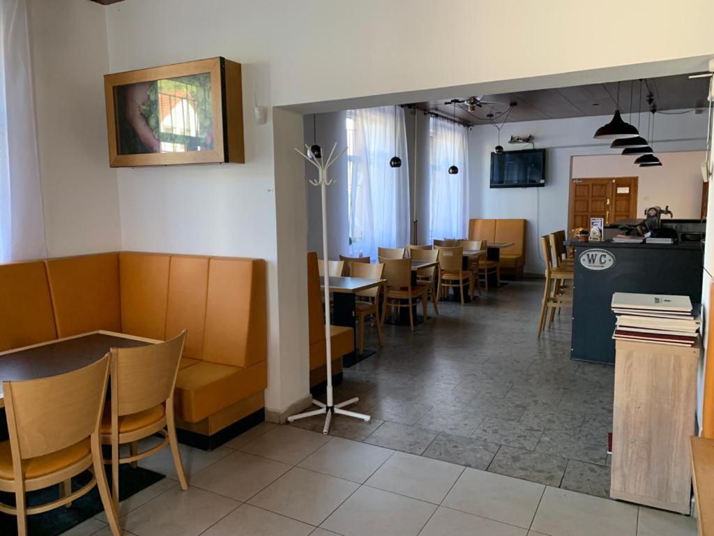 Pivovar Maly Janek - Restaurace, Penzion A Stany Jince Exterior photo